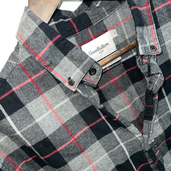 Men’s plaid button down - Picture 4 of 4